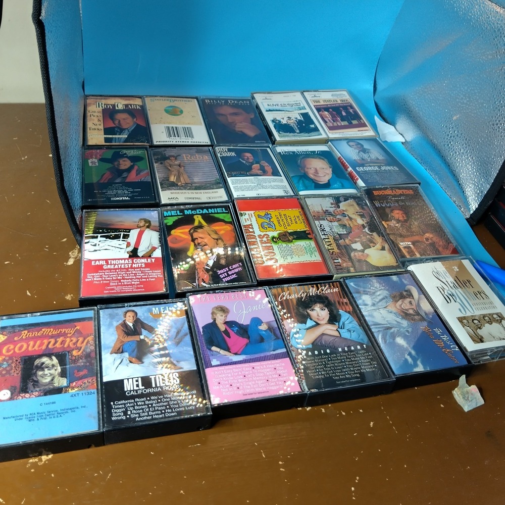 Lot of 20+ Country Cassette Tapes Reba McEntire Roy Clark George Jones + More"